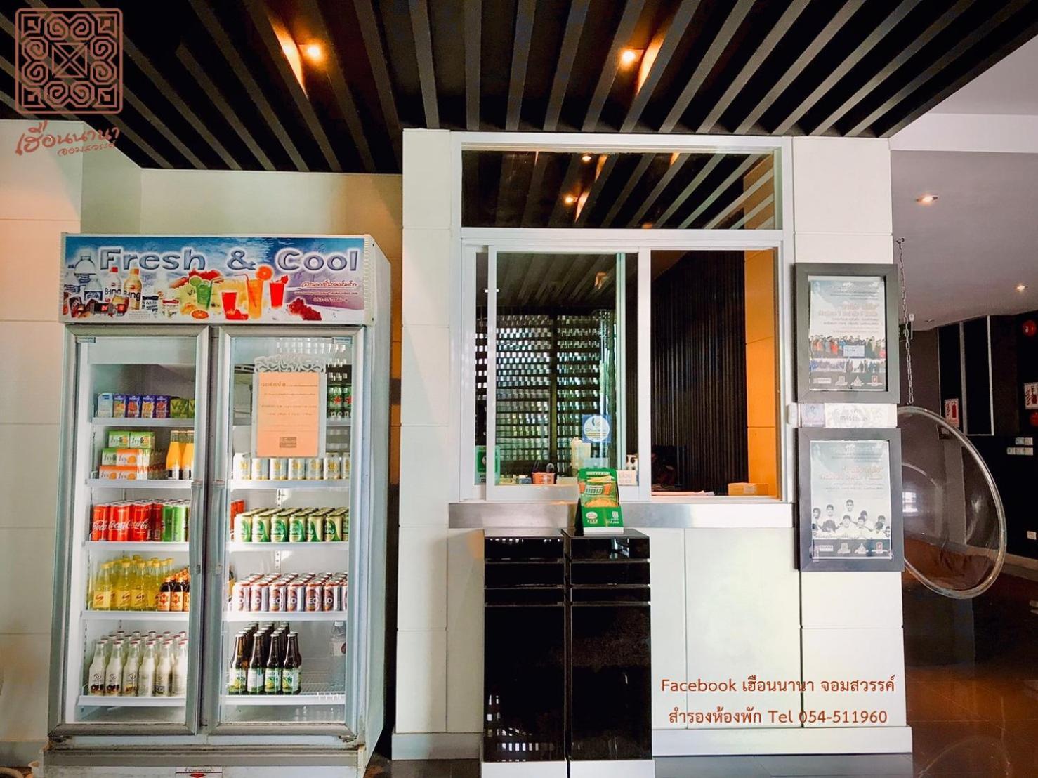 Huern Nana Jomsawan Hotel Phrae Buitenkant foto